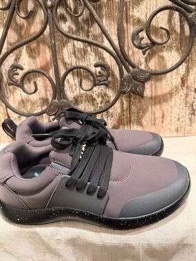 Snibbs Gray/Black snibbs size  8  Spacecloud work sneakers in the "Charcoal"